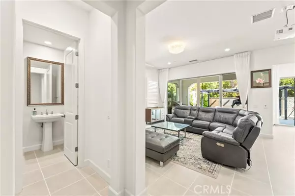Irvine, CA 92602,59 Diamond Flats