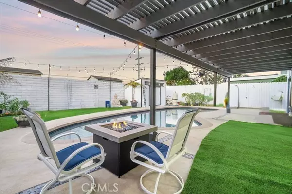 Huntington Beach, CA 92647,6611 Crista Palma