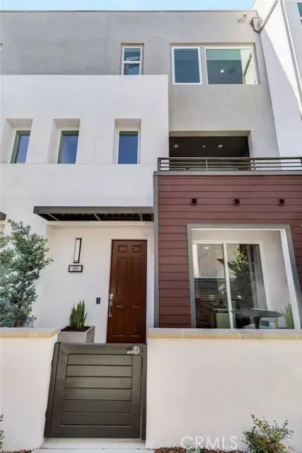 595 South Lyon Street, Santa Ana, CA 92705