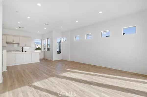 Irvine, CA 92618,162 Frame