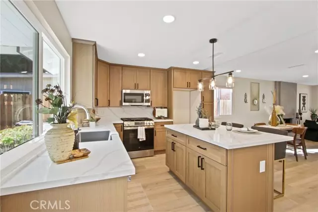 Santa Ana, CA 92705,2717 Dayna