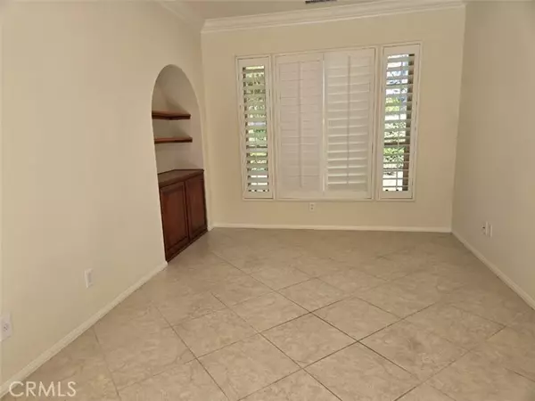 Irvine, CA 92603,17 Shade Tree