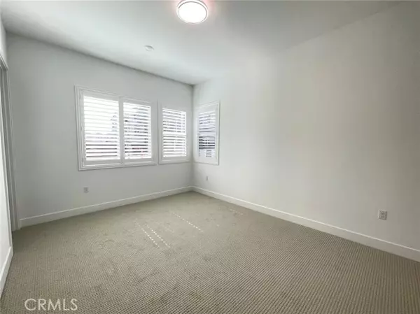 Irvine, CA 92618,501 Rail