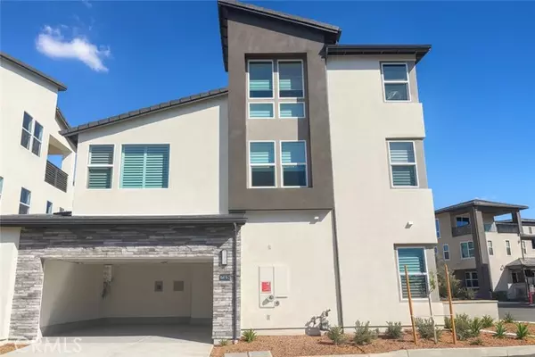 Irvine, CA 92618,501 Rail