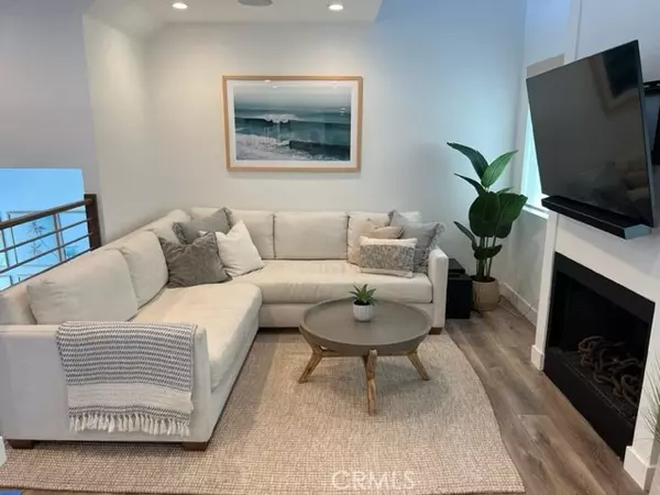 Newport Beach, CA 92663,123 36th