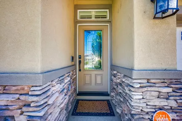 Fontana, CA 92336,7651 Yellow Iris