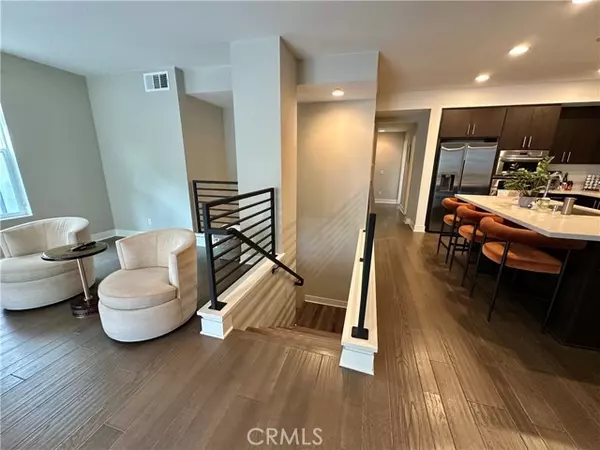 Irvine, CA 92612,61 Gramercy