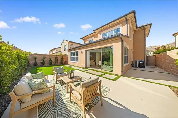 Irvine, CA 92602,106 Albero