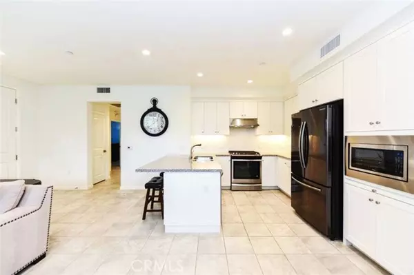 Irvine, CA 92620,140 Damsel