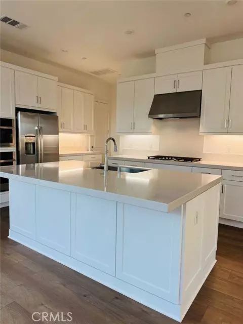 Irvine, CA 92618,245 Shoveler