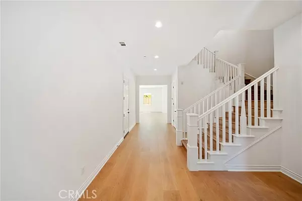 Irvine, CA 92602,66 Poncho