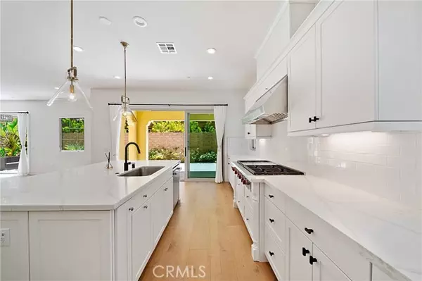 Irvine, CA 92602,66 Poncho