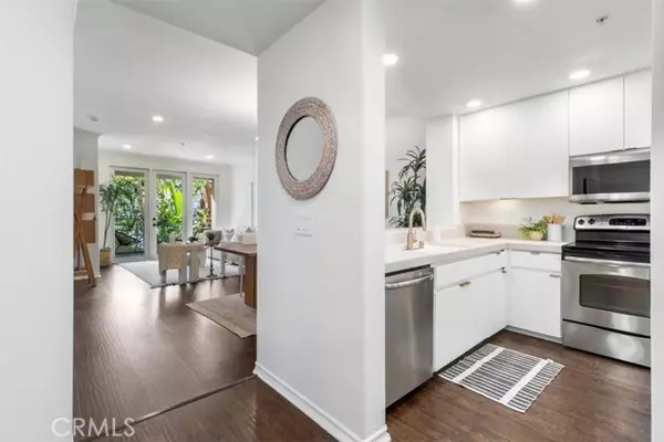 Irvine, CA 92612,2233 Martin