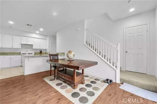 Eastvale, CA 92880,7042 Logsdon