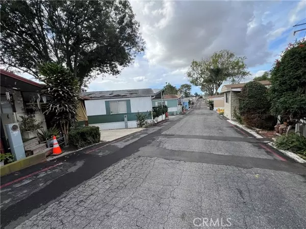 Huntington Beach, CA 92647,17261 Gothard