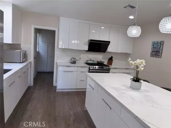 Beverly Hills, CA 90211,113 North Doheny