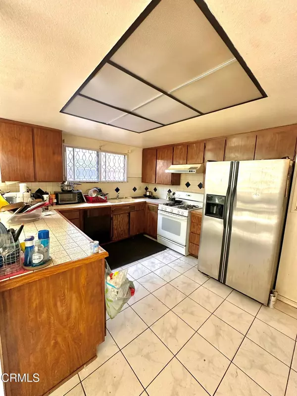 North Hollywood, CA 91605,11440 Strathern Street