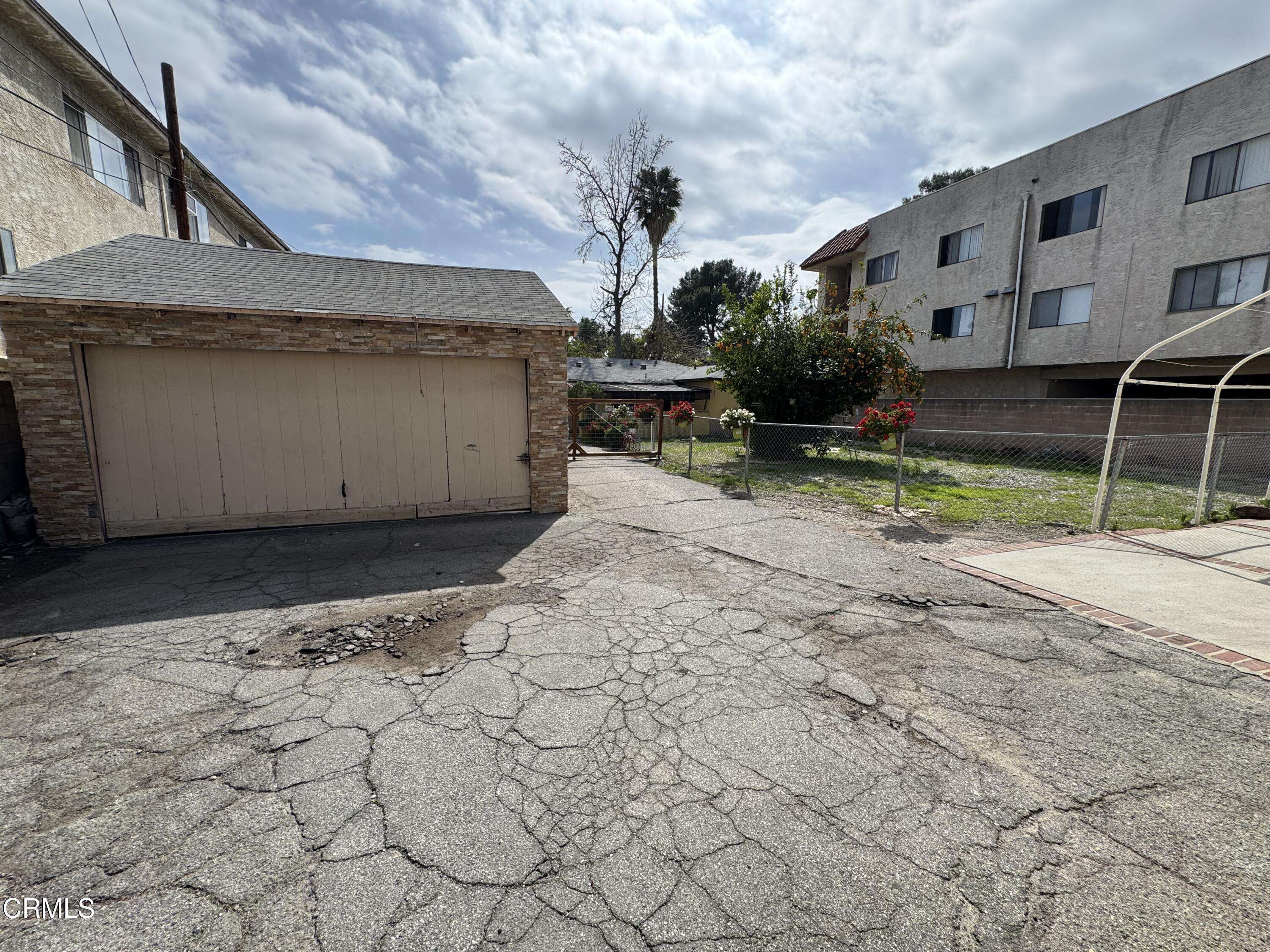 Van Nuys, CA 91406,15624 Vanowen Street