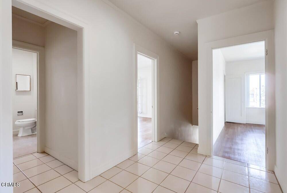 Los Angeles, CA 90038,833-835 Ridgewood North Place