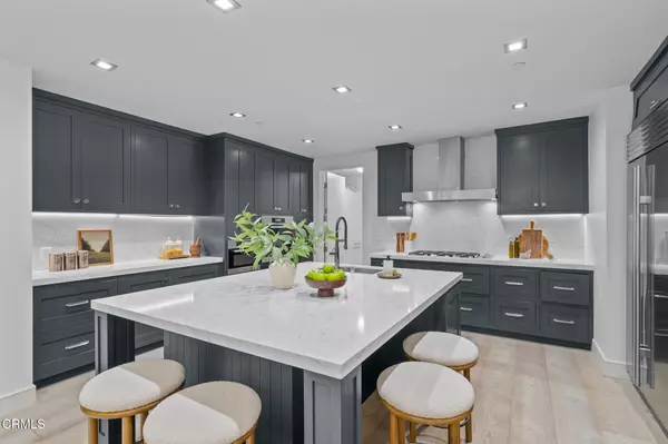 Beverly Hills, CA 90210,432 North Oakhurst Drive