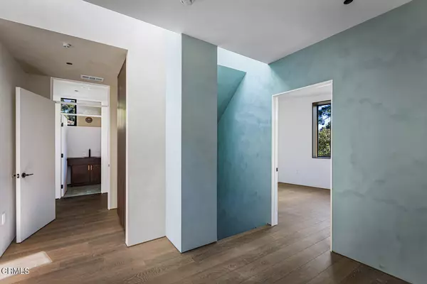 Los Angeles, CA 90065,596 Quail Drive