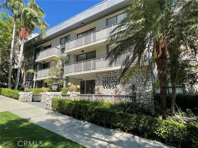 1134 Alta Loma Road, West Hollywood, CA 90069