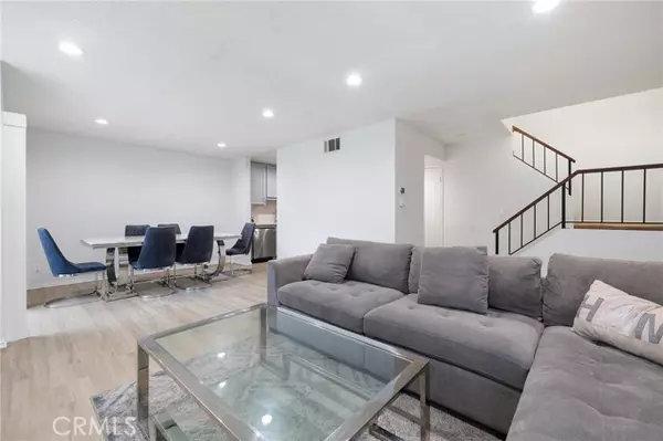 Santa Clarita, CA 91351,27114 Hidaway Avenue