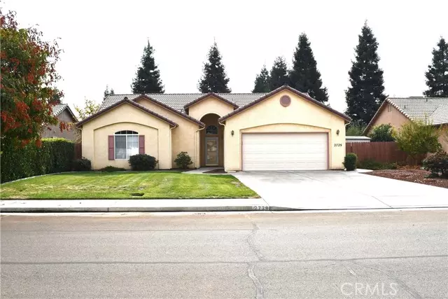 2729 West Oakridge Avenue, Visalia, CA 93291