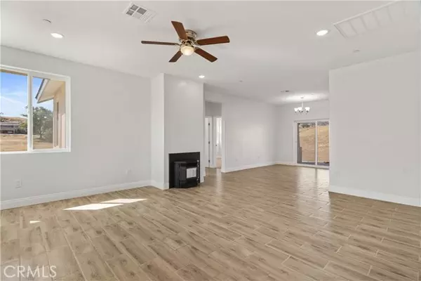 Tehachapi, CA 93561,20381 Pinon Canyon Road
