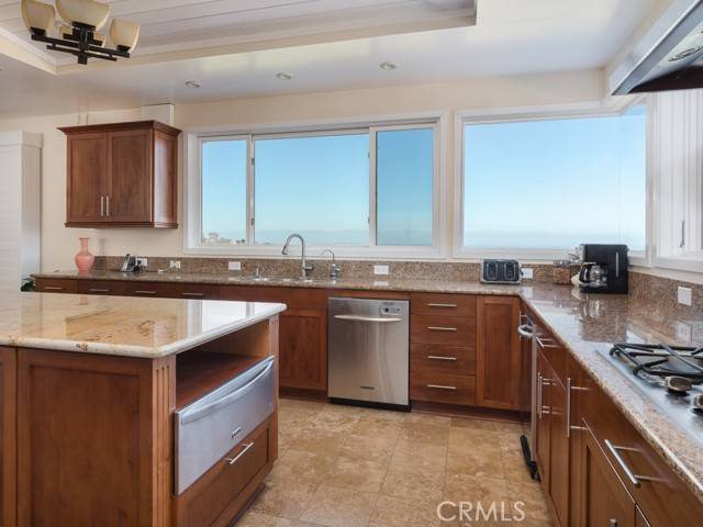 Rancho Palos Verdes, CA 90275,43 Avenida Corona