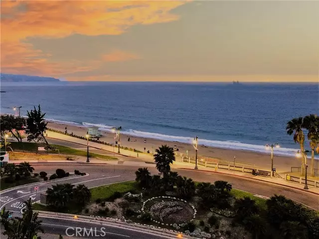 Redondo Beach, CA 90277,670 The Village