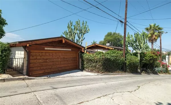 Los Angeles, CA 90027,3950 De Longpre Avenue