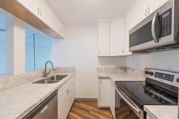 Redondo Beach, CA 90277,630 The Village