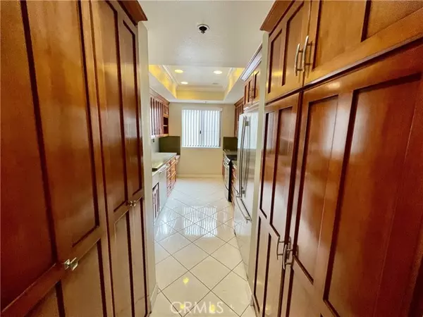 Redondo Beach, CA 90277,120 The Village