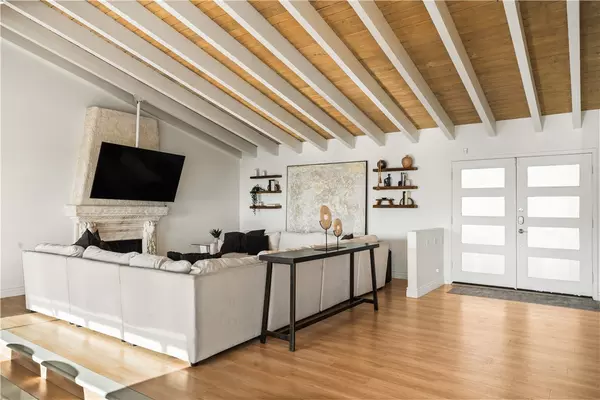 Los Angeles, CA 90069,2019 Sunset Plaza Drive