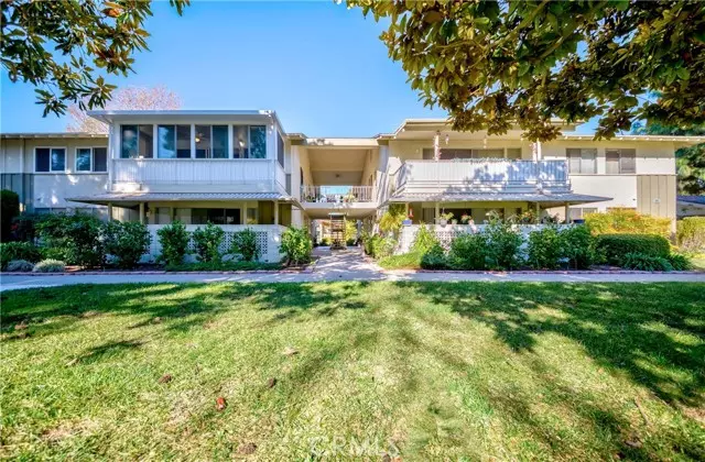 25 Avenida Castilla, Laguna Woods, CA 92637