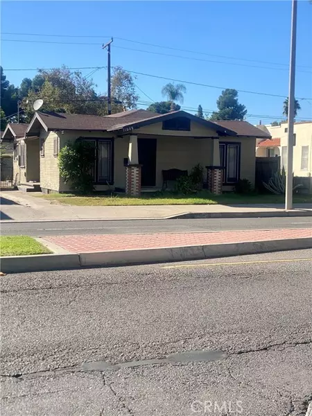 1008 North Flower Street, Santa Ana, CA 92703