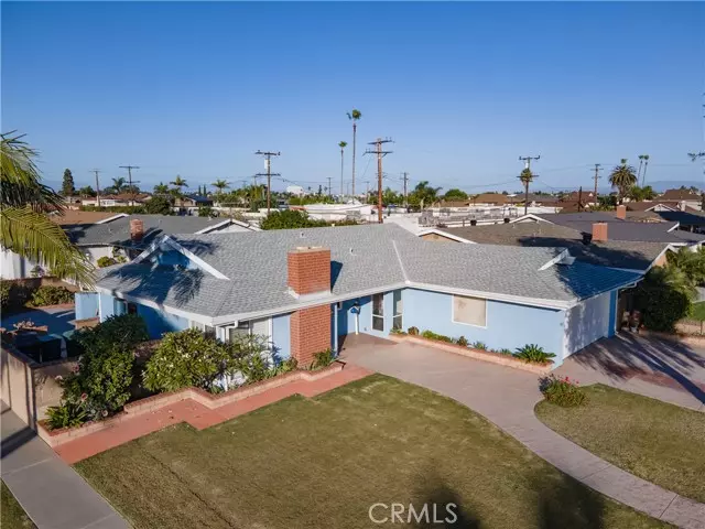 6911 Lenis Circle, Huntington Beach, CA 92647