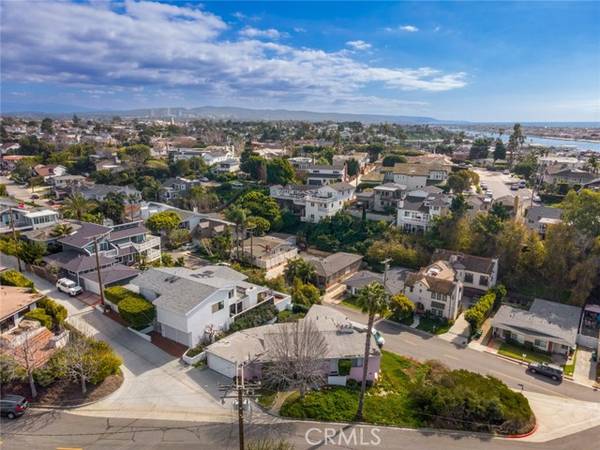 300 Holmwood Drive, Newport Beach, CA 92663