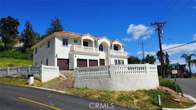 10422 Ladera Senda, Santa Ana, CA 92705