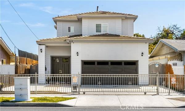 613 North Raitt Street, Santa Ana, CA 92703