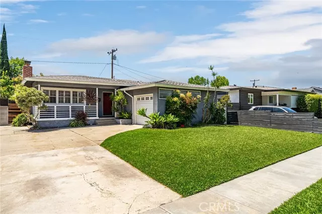 2719 Nipomo Avenue, Long Beach, CA 90815