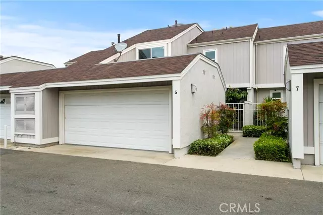 5 Robin Hill Lane, Laguna Hills, CA 92653