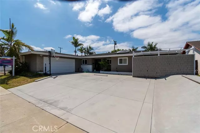 829 Saint Clair Street, Costa Mesa, CA 92626