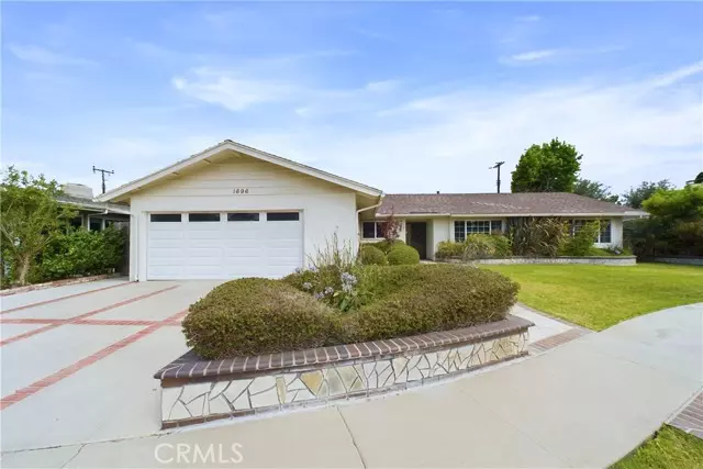 1696 Oahu Place, Costa Mesa, CA 92626