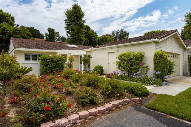 Laguna Woods, CA 92637,3325 Via Carrizo