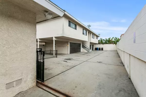 Hawthorne, CA 90250,4087 West 130th Street