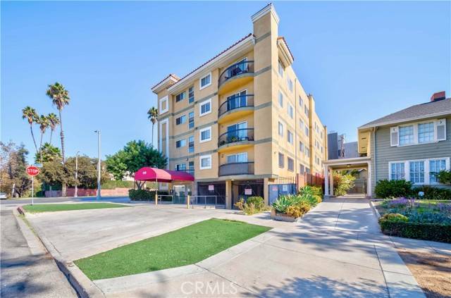 Los Angeles, CA 90020,300 South Westmoreland Avenue