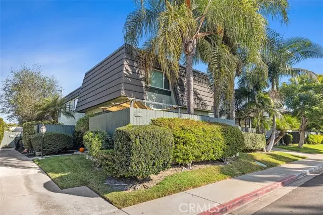 1632 Iowa Street, Costa Mesa, CA 92626