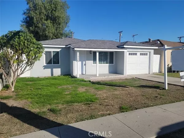 11725 209th Street, Lakewood, CA 90715